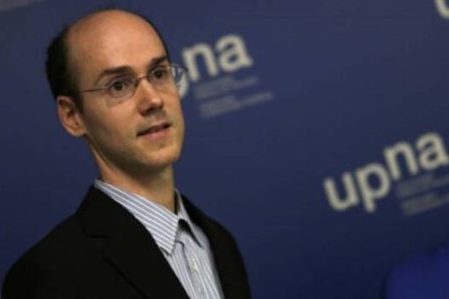 El científico Ignacio del Villar analiza el principio antrópico, la sospechosa peculiaridad de las telecomunicaciones de la Tierra - foto de José Antonio Goñi, en Diario de Navarra