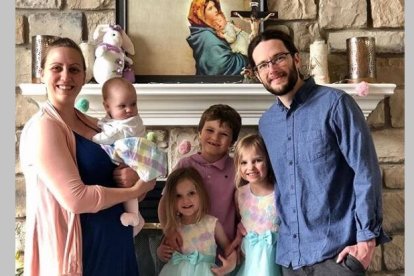 Christine, The Catholic Mama, su marido Pat y sus hijos - su camino a la fe fue largo y con etapas