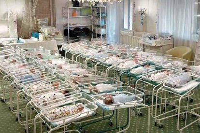 La imagen, difundida en mayo, de los niños almacenados en un hotel de Kiev  en espera logística de destino desveló a millones de personas la realidad de los vientres de alquiler.