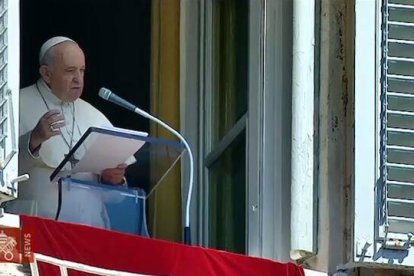 La caridad cristiana siempre tiene a Jesús en el centro, reafirmó Francisco: no es pura filantropía.