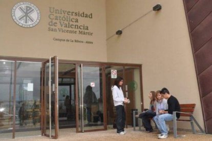 La Universidad Católica de Valencia desmonta algunas de las argumentaciones de la ley de eutanasia, citando estudios serios