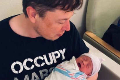 El pequeño X Æ A-12 con su padre Elon Musk (Foto Elon Musk / Twitter)