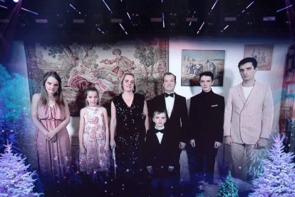 Los Lefèvre, Gabriel, Anne y sus seis hijos, se ganaron a la audiencia con un pupurrí de canciones navideñas que tuvieron que intepretar desde su domicilio porque uno de ellos contrajo el covid.