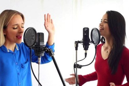 Athenas y Celinés cantan Inúndame, una invocación al Espíritu Santo que en un par de años se ha hecho ya muy popular