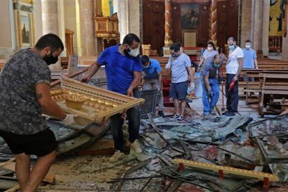 Iglesia de Beirut destrozada por la explosión