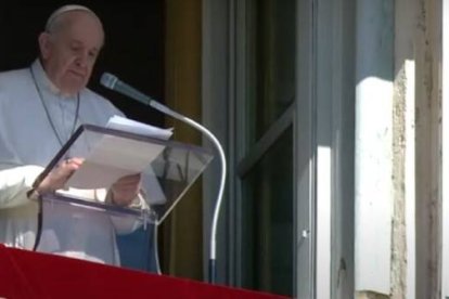 Francisco en el Ángelus comenta las palabras de Jesús sobre lo que es de Dios y lo que es del César