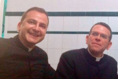 Patricio (a la izquierda de la foto) y Jesús, una vieja amistad y un camino común: el sacerdocio. Foto: Alfa y Omega.