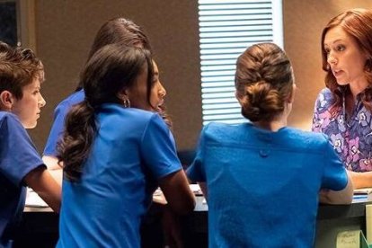 Unplanned nos mete dentro de una clínica abortista real, con su ex-directora, abortista arrepentida - mira con empatía a las trabajadoras, atrapadas en una estructura