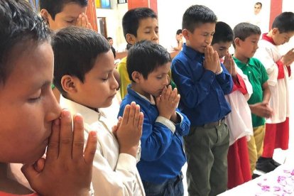 El padre Doñoro tiene en sus Hogares Nazaret a más de 300 niños rescatados de la calle. Les educa y les transmite la fe.