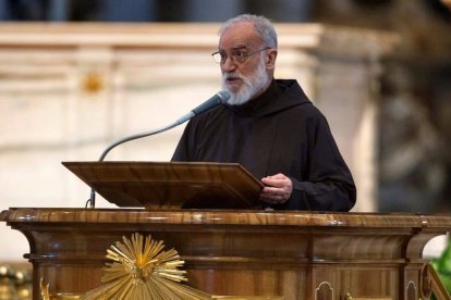 El padre Raniero Cantalamessa, predicador de la Casa Pontificia desde 1980, ha sido nombrado cardenal por el Papa Francisco este 25 de octubre.