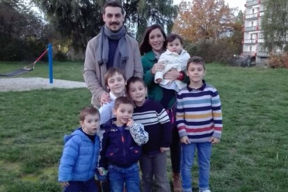 Fran y Raquel, con sus seis hijos y a la espera del séptimo, son una familia misionera en Berlín