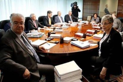 El Tribunal Constitucional mantiene un silencio de diez años ya ante un recurso de inconstitucionalidad concerniente al derecho fundamental básico reconocido en la Constitución, el derecho a la vida. Foto: Efe.