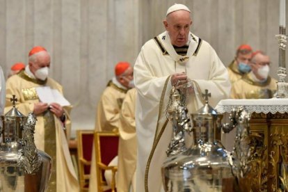 El Papa Francisco centró su homilía en la Cruz, muy presente en este Triduo Pascual / Fotos- Vatican Media