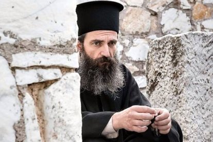 El actor griego Aris Servetalis interpreta al obispo Nectario en «Hombre de Dios».