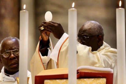 El cardenal Sarah recuerda que el papel central en la liturgia corresponde a Cristo, no a la comunidad reunida en torno a Él.