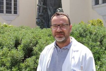 Alberto Mendes, capellán y bioeticista, contra la eutanasia y a favor de los cuidados paliativos, cada día cerca de los moribundos y enfermos