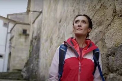 Cristina Maró es una agradable guía y compañera en este recorrido en vídeo por el Camino Portugués hacia Santiago