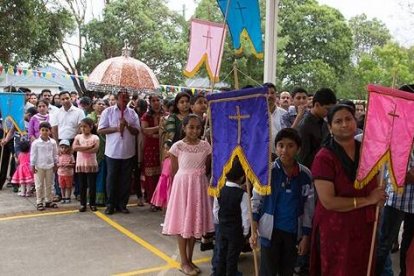 Una procesión de emigrantes católicos indios de rito siro-malabar