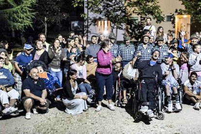 Una foto de grupo de los colaboradores y asociados de Il Disegno. Su presidente se asombra del amor que ha visto en los padres de tantos de ellos.