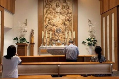 La capilla de adoración perpetua San Pascual Bailón celebra su décimo año consecutivo en Zaragoza.