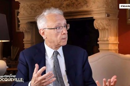 Pierre Manent recuerda la importancia que la doctrina social de la Iglesia concede a la comunidad política, cuya existencia exige una frontera que se respete. Foto: videocaptura de una entrevista de «Le Figaro».