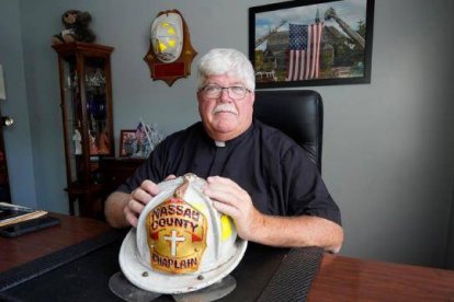 El 11-s perdió a 60 amigos y conocidos y podía morir en cualquier momento, pero no dudó en ayudar y atender a todo el que podía.