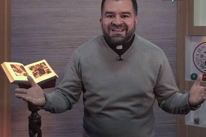 El sacerdote Javier Riveros, conductor los domingos de El Rosario Peregrino en Minuto de Dios