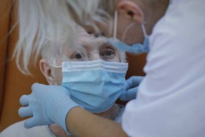 La Pontificia Academia de la Vida habla de los ancianos en el documento La Vejez Nuestro Futuro