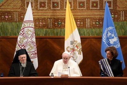 El Papa Francisco, junto al patriarca Bartolomé de Constantinopla y la directora de la Unesco, Audrey Azoulay / Vatican Media
