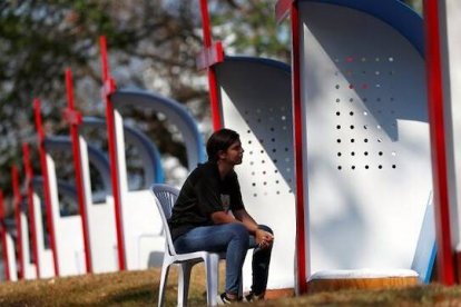 Un joven espera para confesarse durante la JMJ de Panamá en 2019. El juicio prudencial de sacerdotes y formadores sobre la vocación no puede ser sustituido por la opinión de un psicólogo, sostiene Martín Echavarría. Foto: Vatican News.