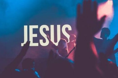 Una oración con música de alabanza en Estados Unidos, la música es importante en la Nueva Evangelización - foto de Edward Cisneros en Unsplash