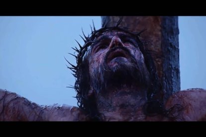 Momento de «La Pasión» de Mel Gibson en el que Jesucristo (Jim Caviezel) reza el Salmo 21.