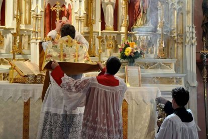 La misa tradicional -o en rito extraordinario- se celebra en numerosas diócesis del mundo