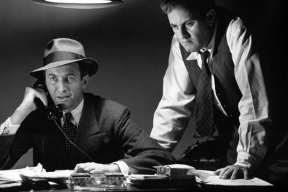 James Stewart, periodista, y Lee J. Cobb, su redactor jefe, en una escena de «Yo creo en ti».