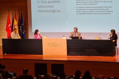 Ponencia sobre la génesis histórica e ideológica del transhumanismo en el Congreso Razón Abierta de la UFV