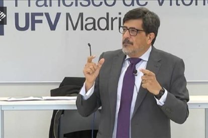 Ángel Barahona es doctor en Filosofía y director de Humanidades de la Universidad Francisco de Vitoria