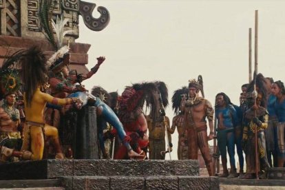 Las culturas azteca o maya practicaban los sacrificios humanos, pero las leyes de aborto corrientes hoy en todo el mundo no se alejan mucho en crueldad. Imagen: escena de «Apocalypto» (2006) de Mel Gibson.