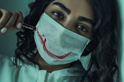 En los países con eutanasia, muchos médicos que la han practicado admiten que les daña emocionalmente... ante los pacientes, disimulan