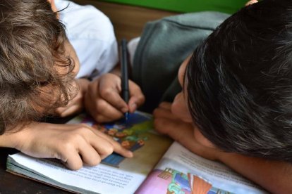 La ideología de género se está llevando a las escuelas cada vez más pronto, con un efecto aún más perturbador para los niños. Foto (contextual): Andrew Ebrahim / Unsplash.