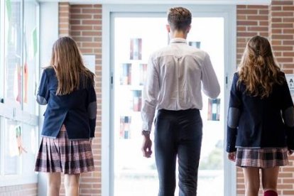 Un estudio demuestra que los adolescentes religiosos sacan mejores notas... no es el colegio, es la religiosidad del chico