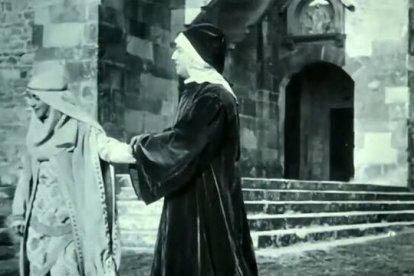 Dante (Oreste Grandi) declara su amor a Beatriz (Fernanda Negri  Pouget) en una escena de «Date e Beatrice», película muda dirigida en 1913 por Mario Caserini.