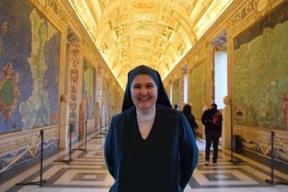 Emanuela Edwards ve una oportunidad preciosa el evangelizar mientras muestra los Museos Vaticanos