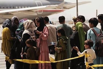 Los países de cultura cristiana deberían priorizar el asilo de las pocas familias cristianas que van a quedar a merced de los talibanes. Foto: AP.