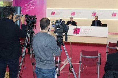 Rueda de prensa tras la Asamblea Plenaria de la Conferencia Episcopal Española, con el portavoz Luis Argüello