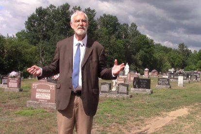 Nacido en 1948 y pintor autodidacta, Michael O'Brien se consagró en exclusiva a la imaginería religiosa a partir de 1976. Ha escrito una serie de siete novelas sobre Los Hijos de los Últimos Tiempos.