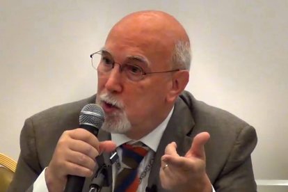 El profesor Mario Binasco, psicoanalista, señala que hay razones subyacentes a una petición de «cambio de sexo» que ese supuesto cambio no resuelve.
