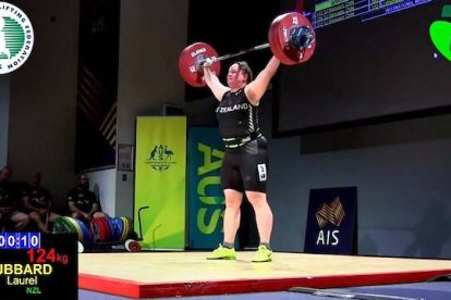 Laurel Habbard, hombre biológico que compite en Tokio 2021 en la selección femenina neozelandesa de halterofilia, es el primer transexual que participa en unos Juegos Olímpicos.