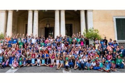 Foto de grupo de Hogares Lázaro durante su visita del 28 de agosto al Vaticano.