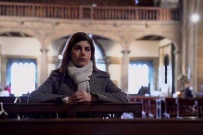 Tras una vida inquieta y en búsqueda de respuestas, encontró en Dios la paz, felicidad, y las respuestas que siempre había buscado.