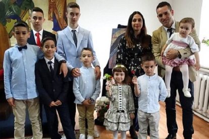 David y María tienen nueve hijos y llevan diez años en Ucrania. En la imagen, María está embarazada de la pequeña Gloria
